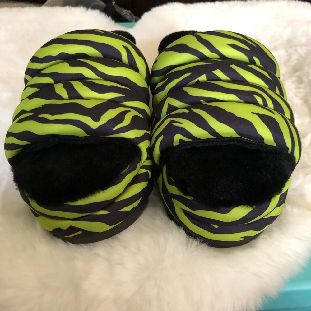 Ugg Maxi Slide Tiger print size 7